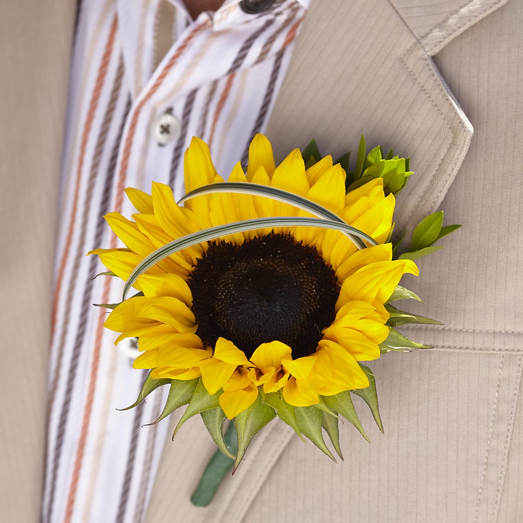 Free Spirit Boutonniere – Althoff Floral, Cannon Falls MN