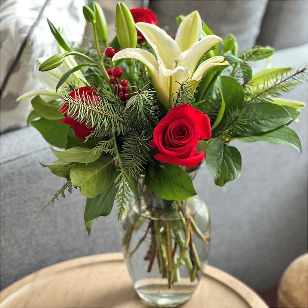 Sparkling Snowflakes Bouquet –  Althoff Floral, Cannon Falls MN